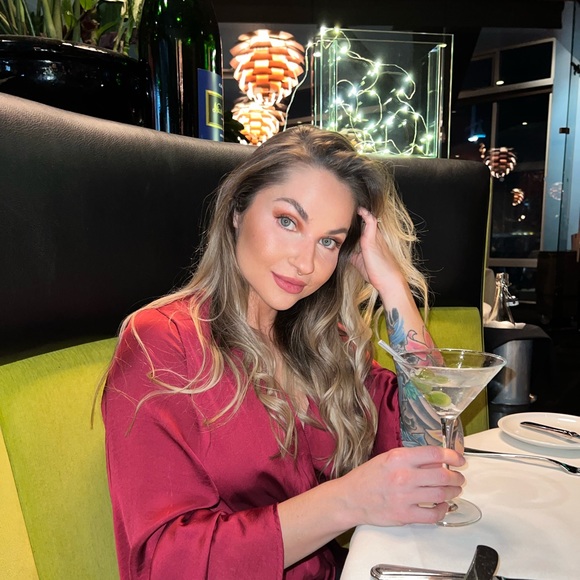 Meet your Posher, Angela - Picture 2 of 16